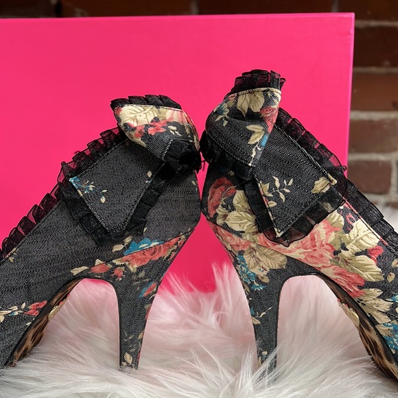 ❌ Betsey Johnson Floral Bow “Cammie” Heels - Picture 3 of 9